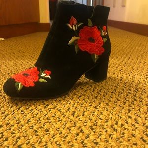 Kate Spade black with red flower embroidery boots. Size 7.5. Good condition.